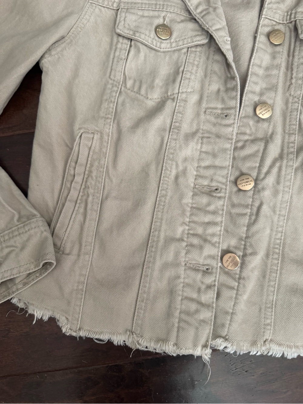 Cute 😍 Frayed Hem Denim Jacket - Picture 4 of 6